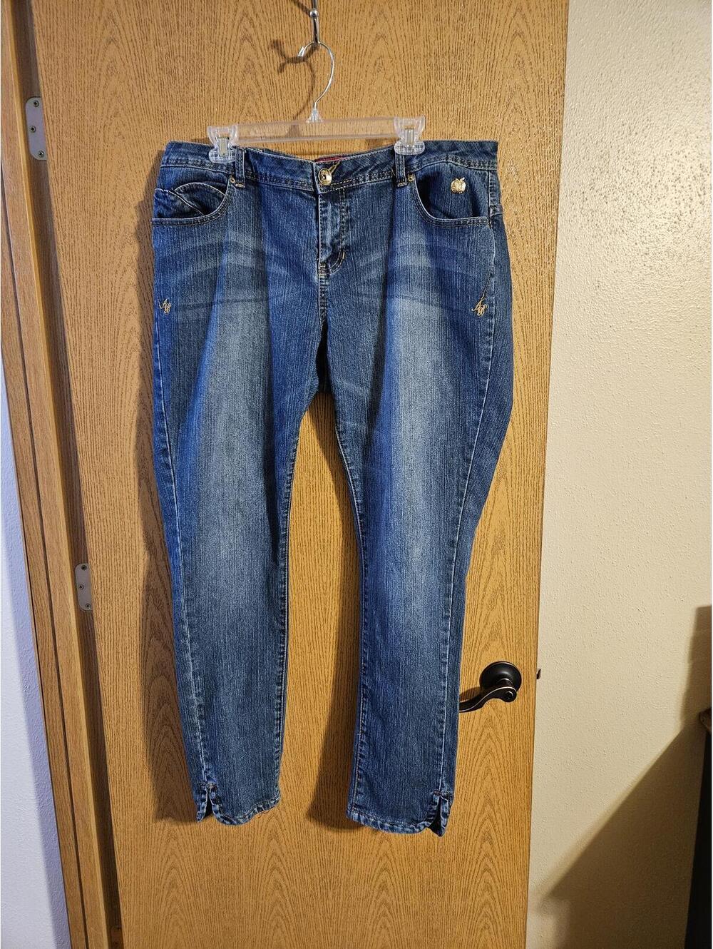Apple Bottom jeans